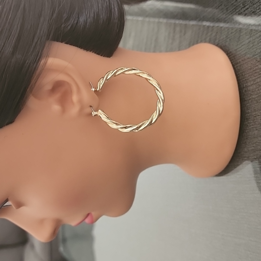 STEVE MADDEN Chunky Gold Twisted Hoop Earrings Hoops Medium 1.75" Hip Hop Y2K - Picture 6 of 9